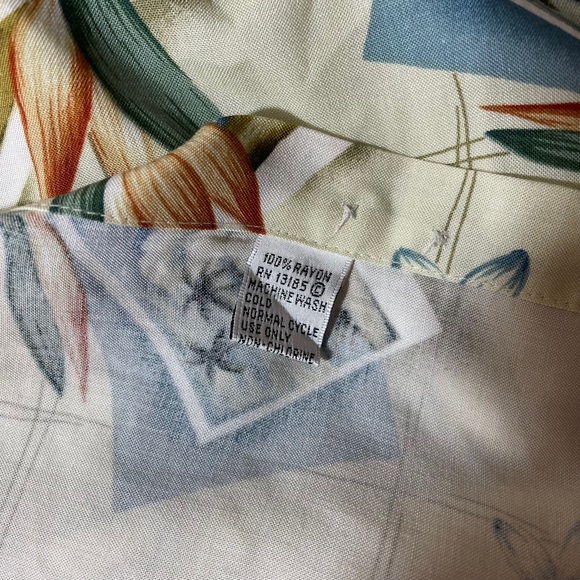 Pierre Cardin Hawaiian button up rayon shirt size large cream and blue print - Picture 7 of 11